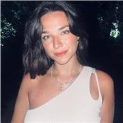 Ragazza diplomata offre lezioni di musica, con certificazioni riconosciute, matematica e italiano